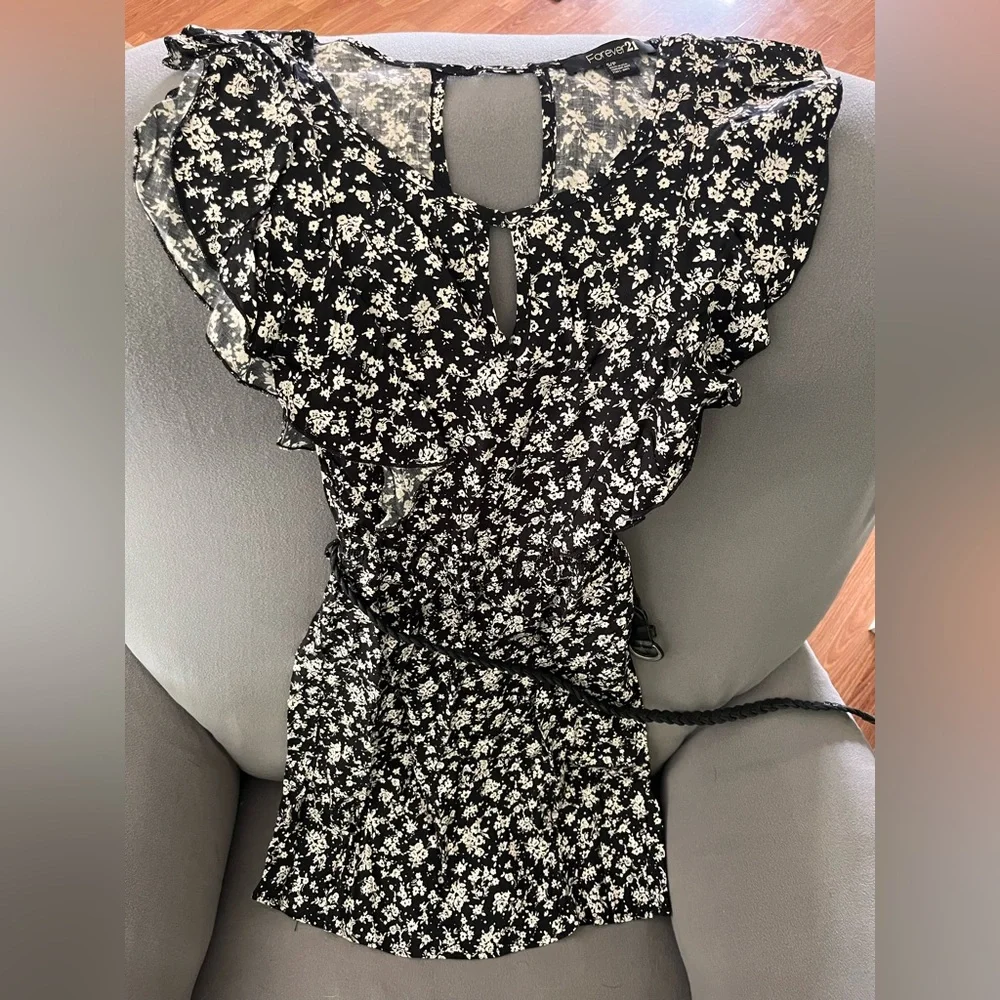 Dresses - Picture 4 of 10